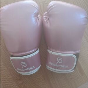Pink Boxing Gloves by Saeepabul.  S200 Boxing gloves suitable for kickboxing,ect
